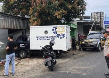 mobil mbg tabrak 3 rumah warga di malang akibat gangguan kendaraan