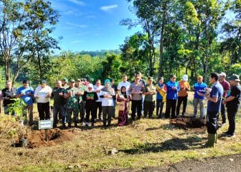 Aksi Jepara Menanam di Batealit, Polri dan Forkopimda tanam pohon bersama warga