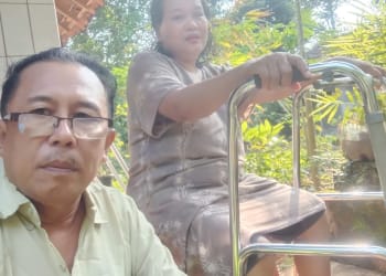 bantuan kursi roda ibu endang warga desa ngasem jepara