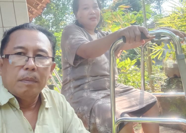 bantuan kursi roda ibu endang warga desa ngasem jepara