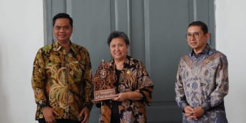 Pembukaan pameran TATAH di Jakarta menampilkan ukir Jepara dan Menteri Kebudayaan Fadli Zon bersama tamu undangan