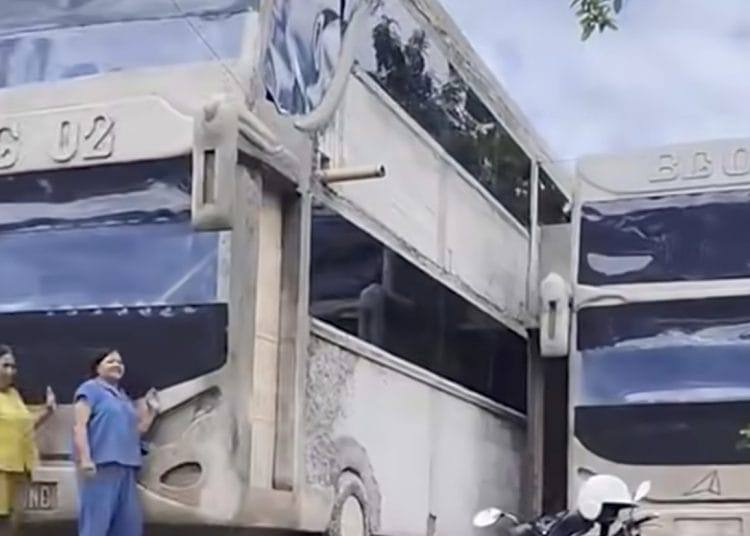 rumah berbentuk bus akap di wonogiri viral 2026