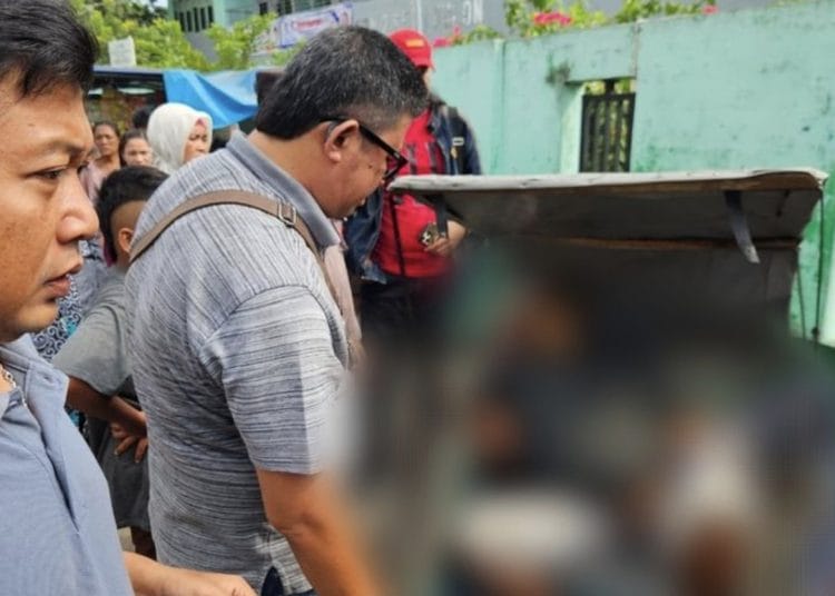 anak menangis histeris melihat ayah meninggal di becak Cirebon