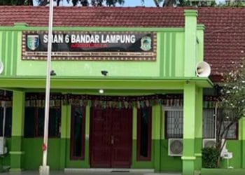 Ratusan siswa SMAN 6 Bandar Lampung keracunan usai makan MBG
