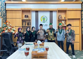 Ketua DPRD Jepara Agus Sutisna saat audiensi bersama HMI membahas Sekolah Kartini Berdaya untuk perlindungan perempuan