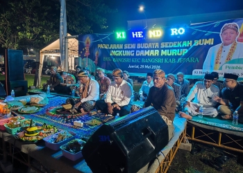 Suasana sedekah bumi Bangsri Jepara 2026 tradisi Ingkung Damar Murup dipadati ribuan warga