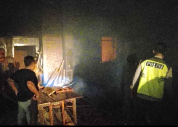 kebakaran gudang meubel di ngabul jepara saat subuh