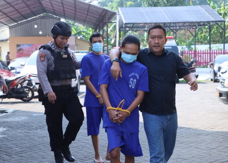 Polisi mengamankan pelaku pencurian baterai tower BTS di Jepara bersama barang bukti