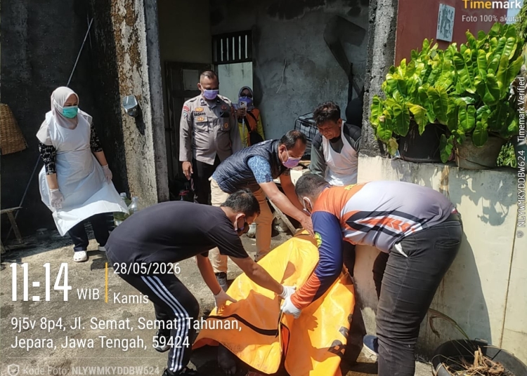 Penemuan mayat pria di SPBM Desa Semat Jepara, warga dan polisi evakuasi korban