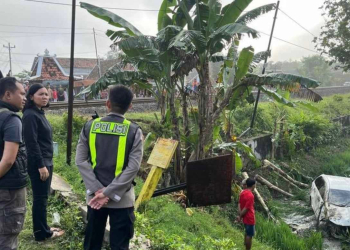 mobil pengantar haji tertabrak KA Argo Bromo Anggrek di Grobogan tewaskan 4 orang