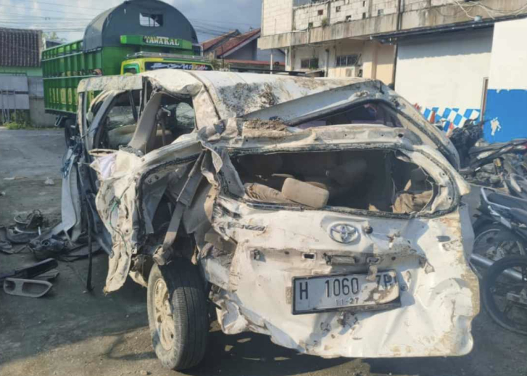 Kecelakaan kereta api di Grobogan libatkan Argo Bromo Anggrek dan mobil Avanza tewaskan satu keluarga
