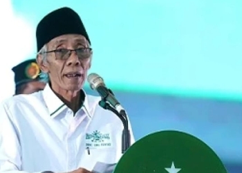 Potret KH Ubaidullah Shodaqoh saat memberikan keterangan terkait pengawasan pesantren di Jawa