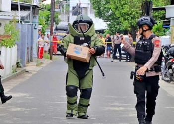 paket misterius di rumah pendeta Kudus diperiksa tim Gegana