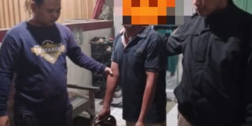 pelaku pencurian gas elpiji diamankan polsek mayong jepara bersama barang bukti tabung elpiji
