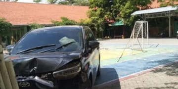 siswa mtsn bojonegoro terluka usai tertabrak mobil avanza saat apel pramuka