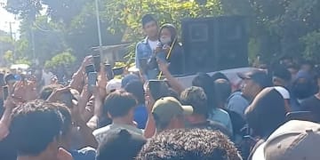 rumah kiai diduga cabul di pati digeruduk warga