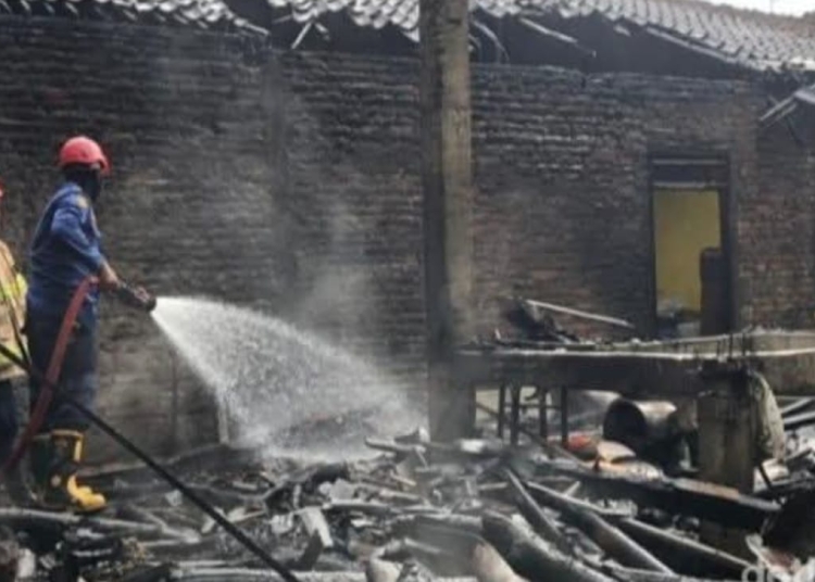 rumah terbakar di cepogo boyolali akibat bakar sampah