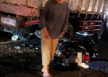 Pengendara Beat tabrak truk mogok di Jalan KH Wahid Hasyim Jepara