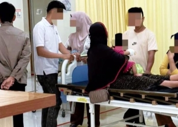 Warga dan keluarga panik saat ibu muda di Mamuju diduga minum racun bersama tiga anaknya