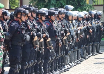 Kapolresta Pati Jaka Wahyudi memimpin apel pengamanan aksi demo dengan pendekatan humanis tanpa senjata api