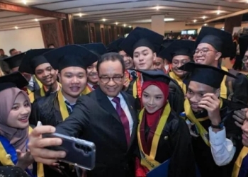 Anies Baswedan pidato saat wisuda UGM Yogyakarta 2026