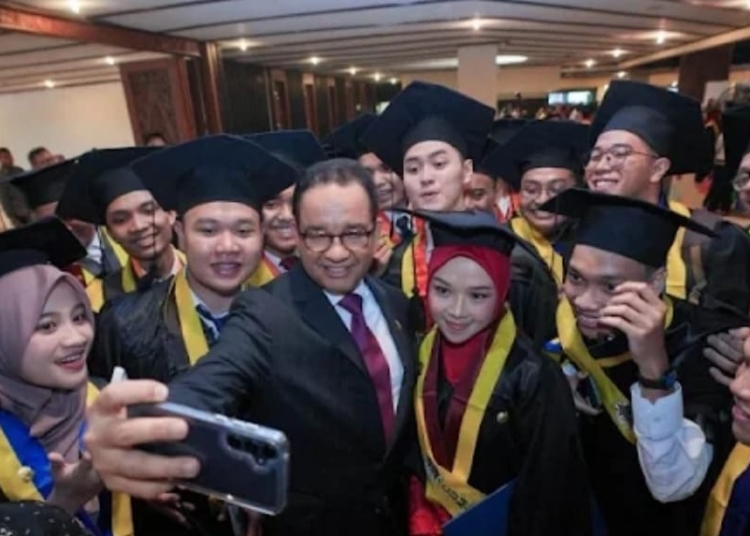 Anies Baswedan pidato saat wisuda UGM Yogyakarta 2026