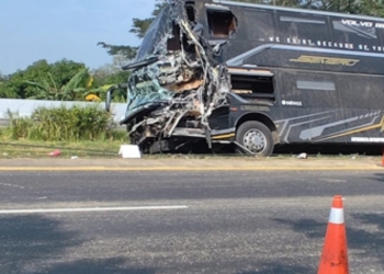 Kecelakaan bus tabrak truk di Tol Cipali KM 182 Cirebon menewaskan satu penumpang