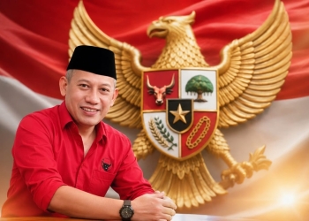 Junarso Wakil Ketua DPRD Jepara berlatar Garuda Pancasila