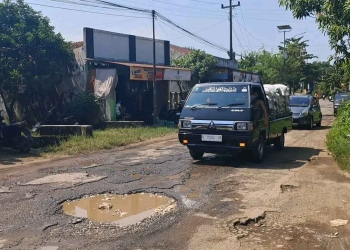 Kondisi jalan rusak parah di Jepara sebelum diperbaiki pemerintah tahun 2026