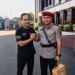 Kasat Reskrim AKP Wildan Umar berjabat tangan dengan jurnalis Metro8.news di Polres Jepara saat momen perpisahan sertijab