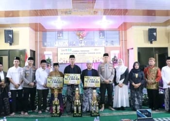 Lomba Rebana Hari Bhayangkara ke-80 di Polres Jepara diikuti peserta dengan lantunan sholawat di Aula Bhayangkari.