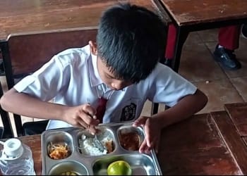 Petugas dapur SPPG dan suasana distribusi program MBG di Ponorogo saat dihentikan sementara libur sekolah