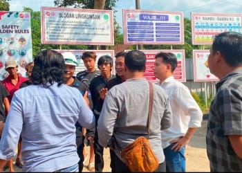 Kuasa hukum pekerja mendatangi proyek Sekolah Rakyat di Pakis Aji Jepara terkait upah karyawan yang belum dibayarkan