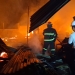 kebakaran brak mebel di Kembang Jepara malam hari api besar