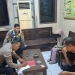 Warga mengamankan oknum modin di Nalumsari Jepara terkait dugaan perzinaan saat subuh