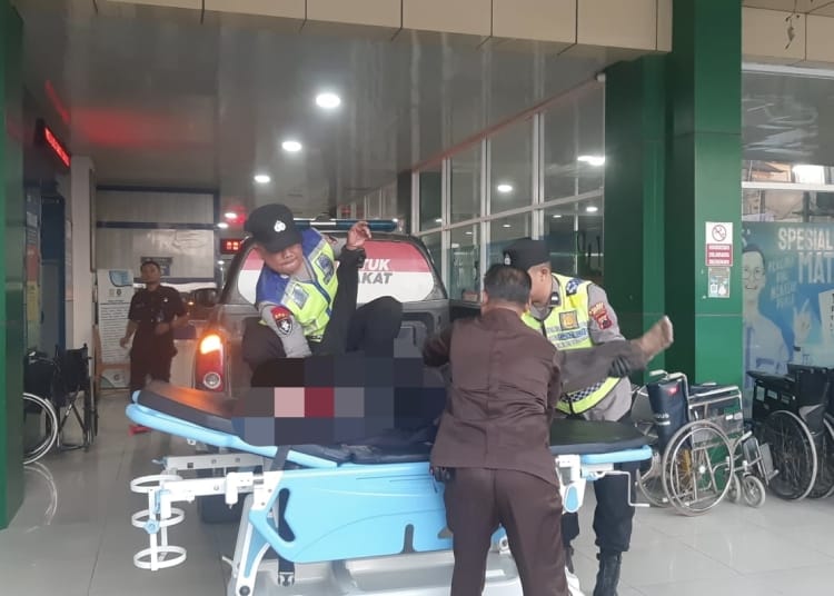 Kecelakaan lalu lintas di barat SPBU Nalumsari Jepara, korban mengalami luka di bagian kepala