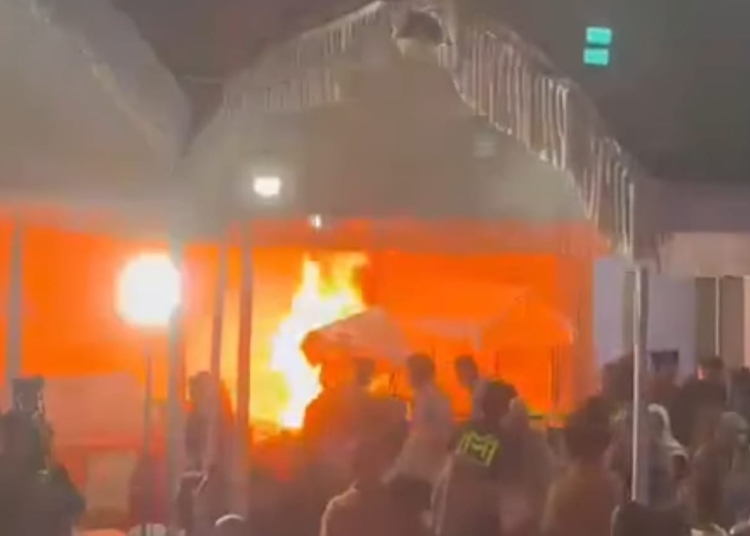 Kebakaran saat hajatan di Batealit Jepara, api membesar dari tabung gas di stan prasmanan