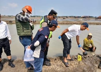 Tengkorak dan tulang belulang manusia ditemukan terkubur di area tambak Desa Panggung, Kecamatan Kedung, Jepara.