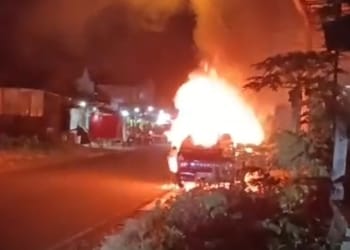 Mobil pickup terbakar akibat korsleting listrik di Tegalsambi Tahunan Jepara Rabu 24 Juni 2026