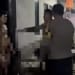 Petugas Polsek Kalinyamatan menangani ODGJ Jepara yang mengamuk di sebuah rumah kost di Desa Pendosawalan, Kecamatan Kalinyamatan.