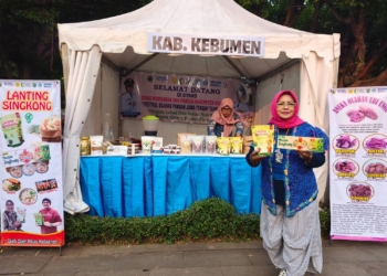 UMKM Kebumen Yu Klenteng memamerkan lanting singkong, manisan bengkuang, dan aneka produk olahan pangan di Festival Olahan Pangan Jawa Tengah 2026 TMII Jakarta.