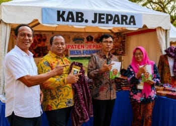 Stand UMKM Jepara di Festival Pangan Jawa Tengah 2026 di TMII Jakarta menampilkan produk horog-horog, kopi khas Jepara, dan Tenun Troso.