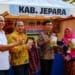 Stand UMKM Jepara di Festival Pangan Jawa Tengah 2026 di TMII Jakarta menampilkan produk horog-horog, kopi khas Jepara, dan Tenun Troso.