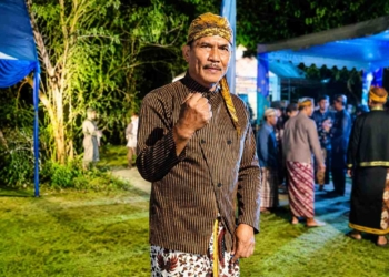 Kepala Desa Bangsri Sunaryo memberikan pernyataan terkait polemik sistem parkir di Pasar Baru Bangsri, Kabupaten Jepara.
