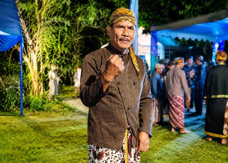 Kepala Desa Bangsri Sunaryo memberikan pernyataan terkait polemik sistem parkir di Pasar Baru Bangsri, Kabupaten Jepara.