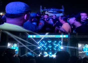 Konser Denny Caknan di Desa Banyuputih Jepara saat wartawan dilarang meliput dan BPKAD melakukan pengawasan pajak hiburan.