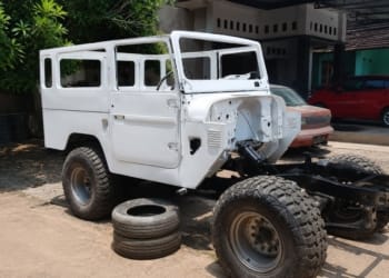 Mobil Hardtop di bengkel cat Desa Bakalan Kalinyamatan Jepara yang menjadi objek dugaan penipuan dan dilaporkan ke Polres Jepara.