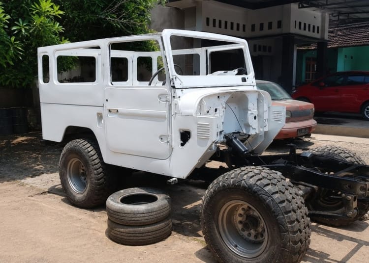 Mobil Hardtop di bengkel cat Desa Bakalan Kalinyamatan Jepara yang menjadi objek dugaan penipuan dan dilaporkan ke Polres Jepara.