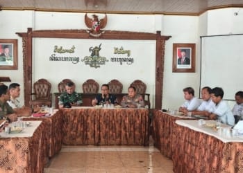 Rapat koordinasi di Kecamatan Tahunan membahas Homestay FN 18 hingga diputuskan ditutup sementara akibat penolakan warga dan persoalan perizinan.