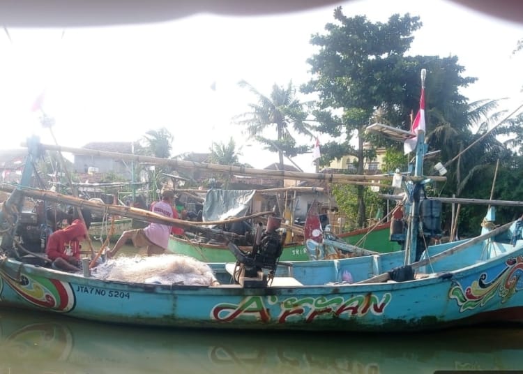 Dua nelayan asal Mlonggo diduga hilang di perairan Bondo, Jepara, saat proses pencarian oleh tim nelayan dan BPBD.